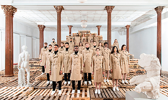 Итальянская художница создала кампанию-перфоманс для Valentino