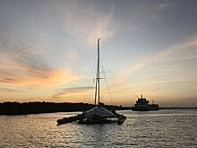 Совершающие кругосветку на тримаране россияне потеряли свое судно