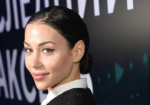 Зепюр Брутян предстала на фото в белом костюме с открытым животом