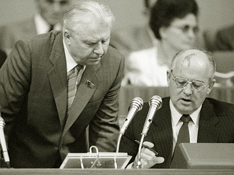 Егор Лигачёв: главный идеолог «сухого закона» 1985 года в СССР