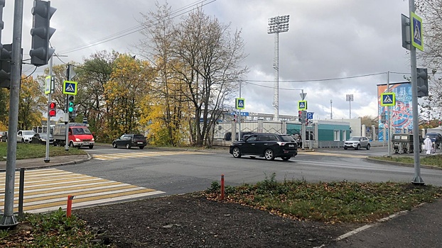 Новый светофор на перекрестке улиц Гагарина и Южакова заработал в Вологде