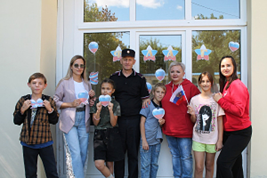 В Самарской области в День государственного флага Российской Федерации сотрудники полиции, ветераны МВД, общественники и «Движение Первых» организовали мероприятия с подрастающим поколением