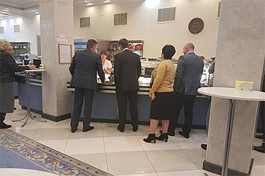 Депутатам Рады вернули суп из осетрины за 70 рублей