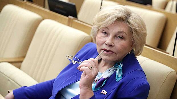 Актриса и депутат Драпеко поздравила работников культуры Петербурга с праздником
