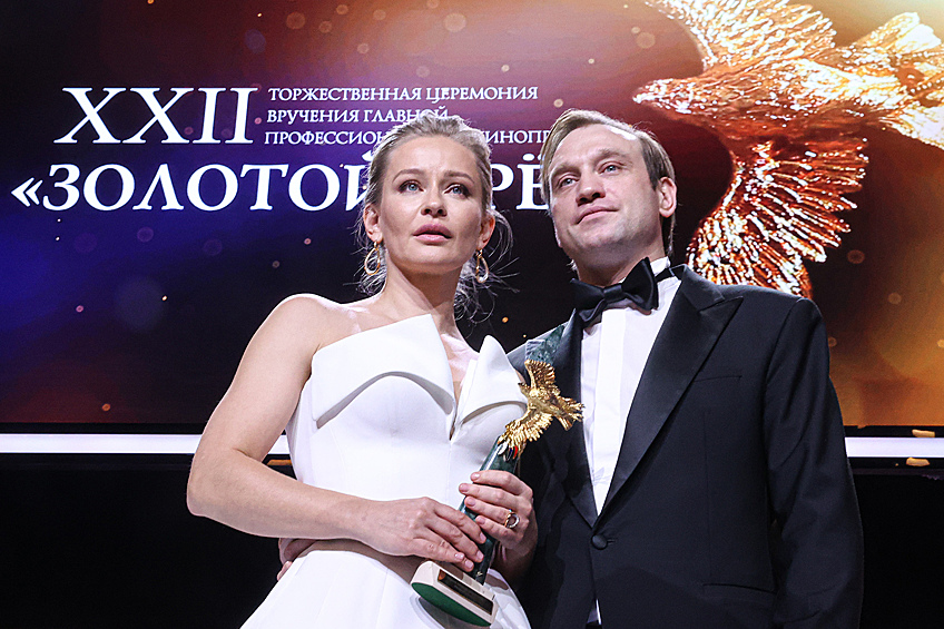 Юлия Пересильд завершила отношения с актером Михаилом Тройником. Их роман продолжался три года.