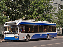Троллейбус протаранил столб в Москве