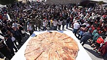 На фестивале гаты в Армении испекли самый большой пирог