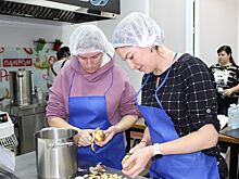 Родителей дошколят из Волгограда научили готовить блюда из меню детских садов