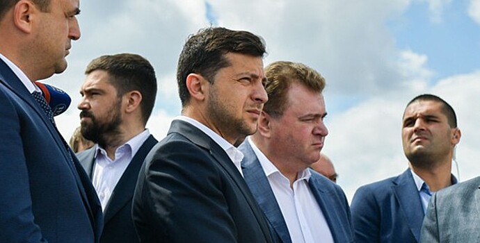 Зеленский предложил мэру продать авто за долги города