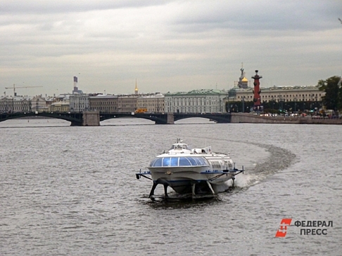 Три теплохода столкнулись в Петербурге: ЧП попало на видео