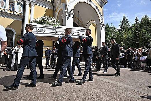 Анастасию Заворотнюк похоронили в Москве