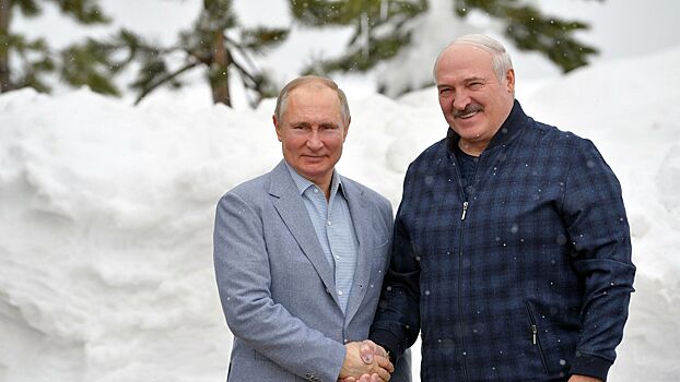 Лукашенко подарил Путину белорусские хамон и пармезан