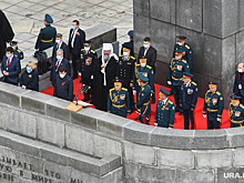 Элиты прорвались на свердловский парад Победы. На площади даже Безруков