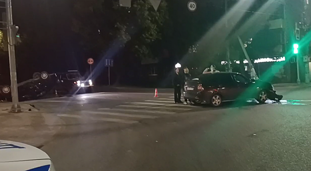 «Лада» перевернулась на крышу во время ДТП в Нижнем Новгороде