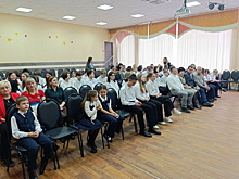 Первые награды за старание и талант: новосибирские депутаты вручили лучшим ученикам школы № 188 именные стипендии