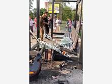 Спорткар влетел в автобусную остановку в российском городе
