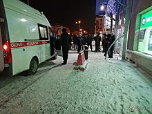 Драка между молодыми людьми и таксистом произошла возле кемеровского ТЦ