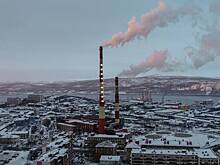 Российский депутат сфотографировался с автоматом и перестал выходить на связь