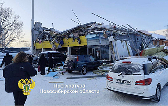 В Новосибирске в одном из торговых центров обрушилась кровля