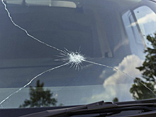 Что делать при возникновении трещины на лобовом стекле зимой