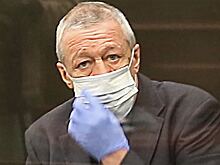 Налоговая арестовала счета Михаила Ефремова