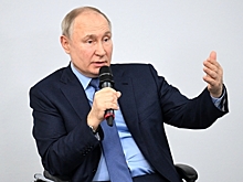 Путин подарил девочке из Тулы компьютер и медведя