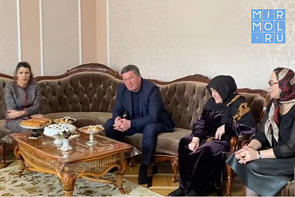 Махмуд Амиралиев посетил семью героически погибшего в 2010 году Магомеда Саламова