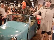 Старинные автомобили поразили экскурсантов из Ново-Переделкино