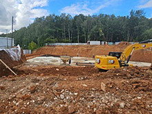 Управа проверила ход строительства объекта дорожного сервиса на улице Поляны