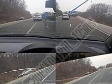 В Приморье в результате ДТП обе иномарки оказались в кювете