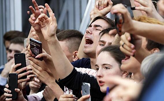 Мизулина-Shaman: Дети плачут с флагом России в руках – Роскомнадзор отобрал игрушку