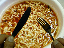 Москвичи нашли змею в коробке с вьетнамской лапшой