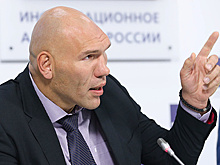 Футболист Неймар посетит бой российских боксеров Бивола и Бетербиева