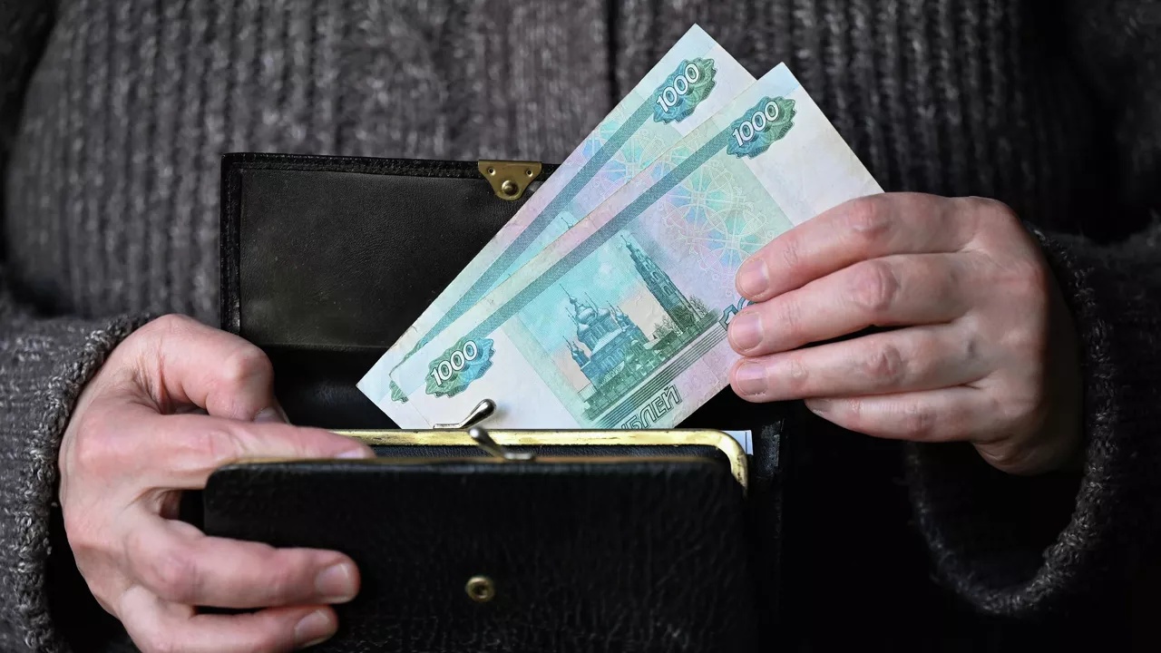 Москвичка обменяла 30 млн рублей на билеты банка приколов