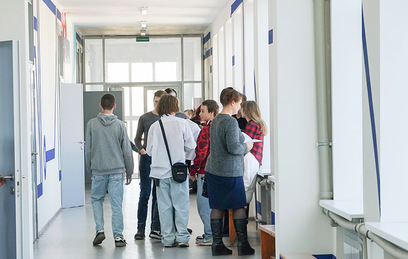 СК проверяет данные о травмах детей из-за давки в школе Владивостока