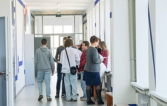 СК проверяет данные о травмах детей из-за давки в школе Владивостока