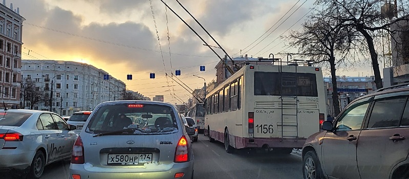 Почему в Челябинске транспортники не хотят возить горожан по вечерам?