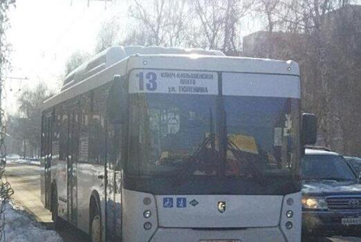 Школьника с нечитаемой картой высадили из автобуса № 13 в Новосибирске