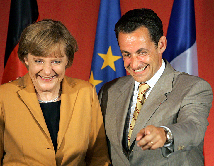 Министр внутренних дел Франции Николя Саркози и лидер  ХДС Германии Ангела Меркель после пресс-конференции в Париже, 2005 год