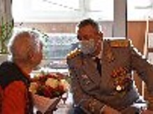 Начальник УФСИН России по г. Москве Сергей Мороз совместно с председателем ОНК г. Москвы Георгием Волковым поздравили труженицу тыла и ветерана УИС с Днем Победы