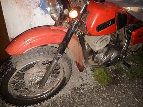 В Прогрессе нетрезвый мотоциклист без прав протаранил забор