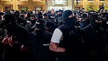 В Тбилиси начались стычки митингующих с полицией