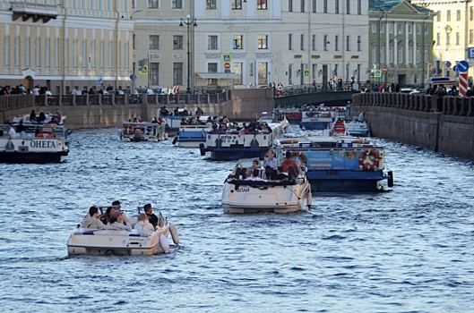 В Петербурге запустят водное такси между Крестовским островом и парком 300-летия