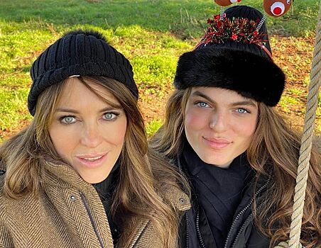54-летняя Лиз Херли и ее 17-летний сын-модель выглядят как сестры-близнецы