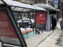 В Уфе пассажирский автобус наехал на остановку