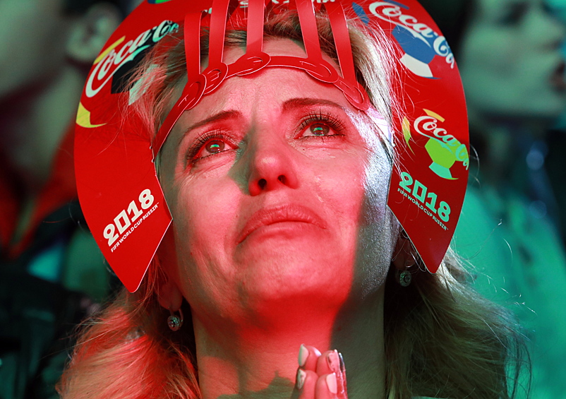 Российские футболисты надеялись выйти в полуфинал и не скрывали эмоций, когда это не удалось. 