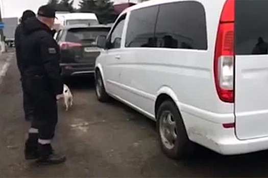 Монгольского дипломата задержали на границе Украины с контрабандными сигаретами