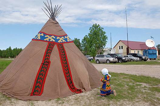 Тревел-блогерша рассказала, как живется пенсионерке в чуме в ЯНАО