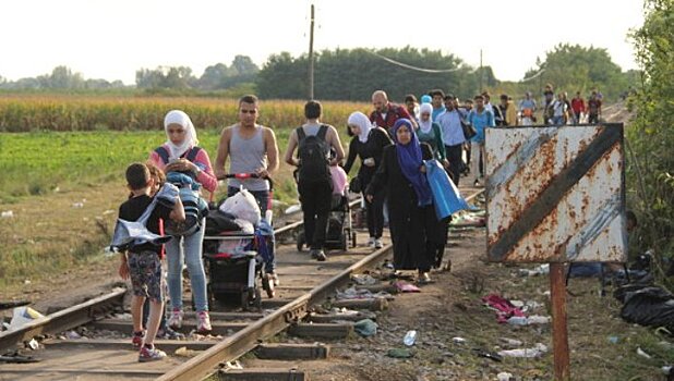 Меркель критикует Грецию за небольшое число мест для беженцев