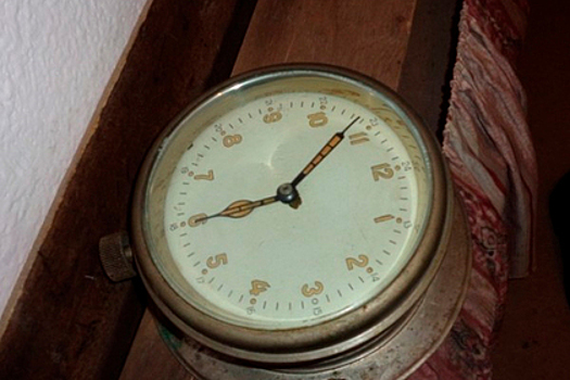На стене квартиры в Воронеже обнаружили радиоактивные часы
